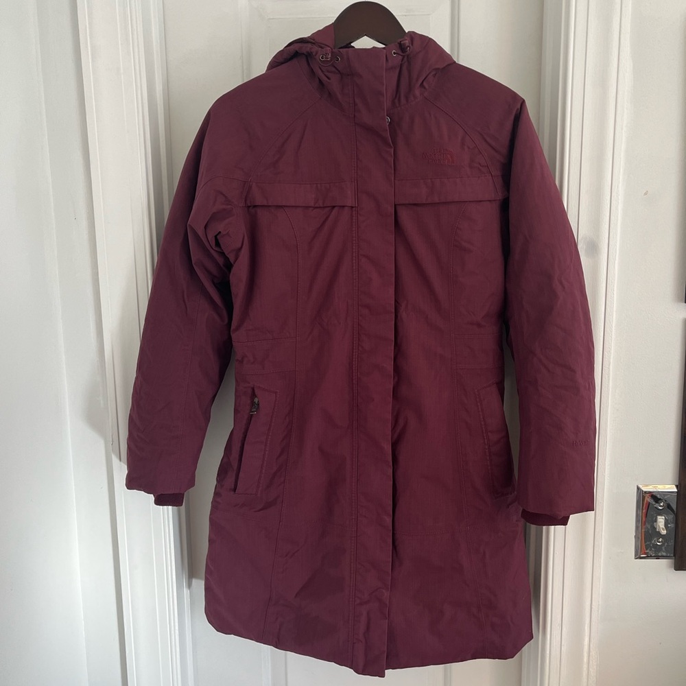 The North Face Women’s Arctic Down Parka Jacket Burgundy Plum S (20.5x36)‎